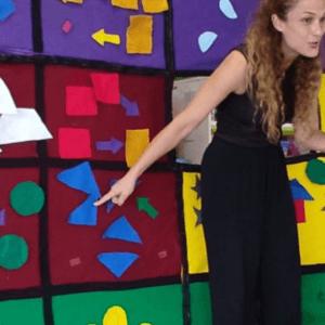 הצגה לפעוטות "עולם הצורות" שיום שפה