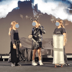 הצגת תיאטרון של חבובל'ה של כיתות ד'-ו'